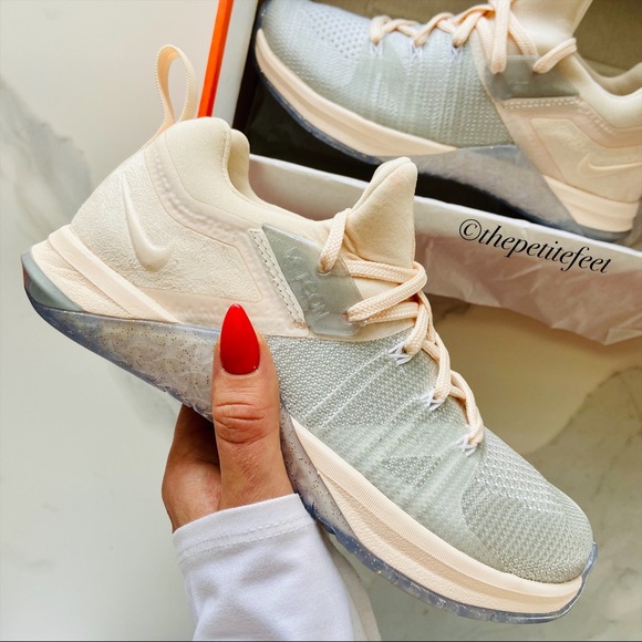 Nike Shoes - NWT Nike Metcon flyknit 3 metallic